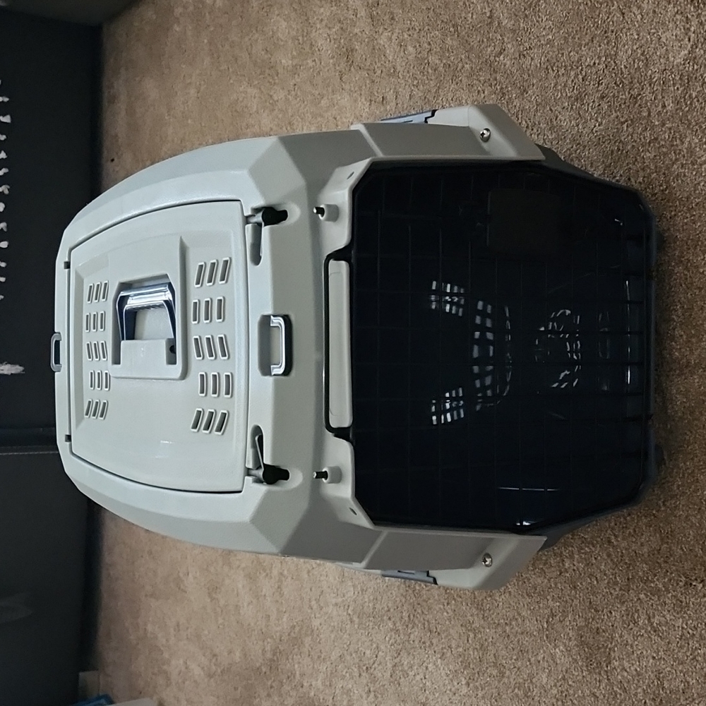 Amazon Basics 23" hard pet carrier